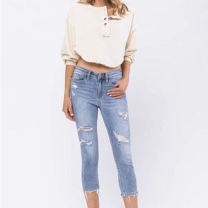 Judy Blue Mid Rise
Destroyed Capri 82272